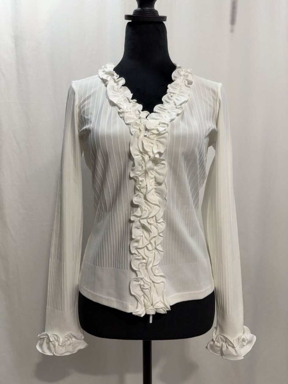 Vintage Caché White Ribbed Ruffle V-Neck Blouse Y2K Long Sleeve Top 1760